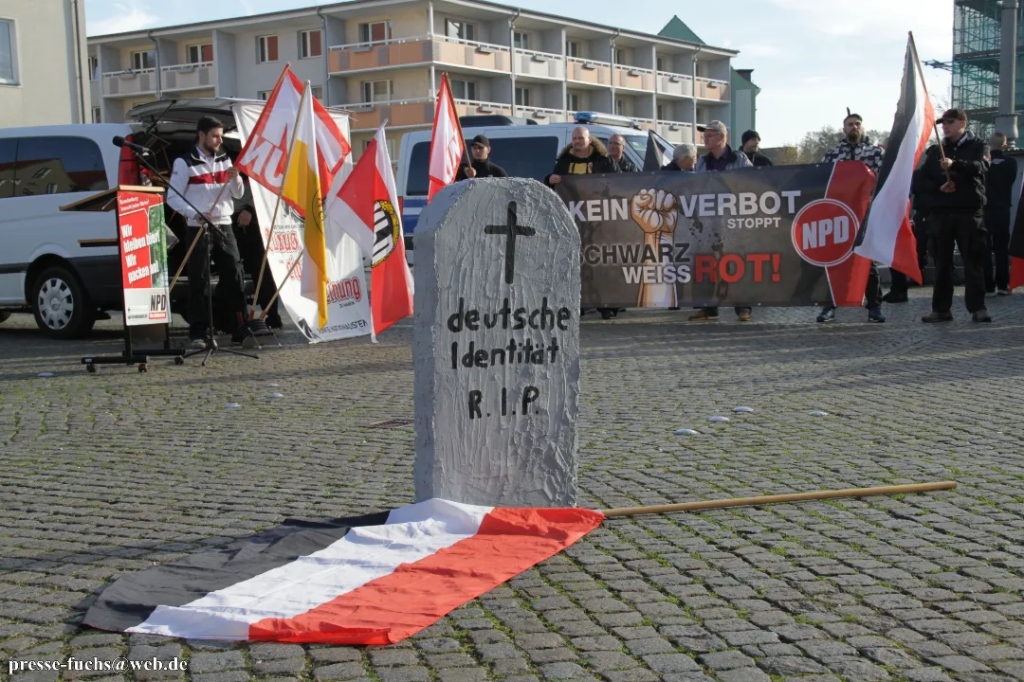 NPD Demonstration am „Mittelpunkt des Deutschen Reiches“ in Spremberg