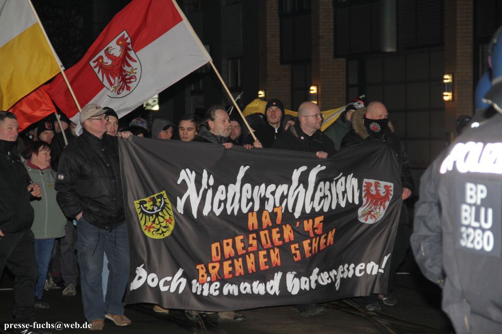 „Trauermarsch“ in Dresden mit etwa 1.000 Neonazis